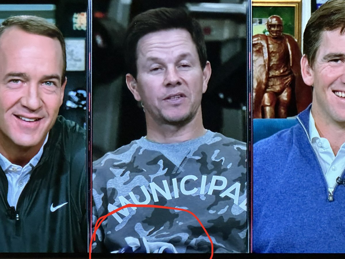 UnderpricedThot's tweet photo. … but why was Mark Wahlberg holding a shoe?!? #ManningCast https://t.co/Jf8siwMMxv