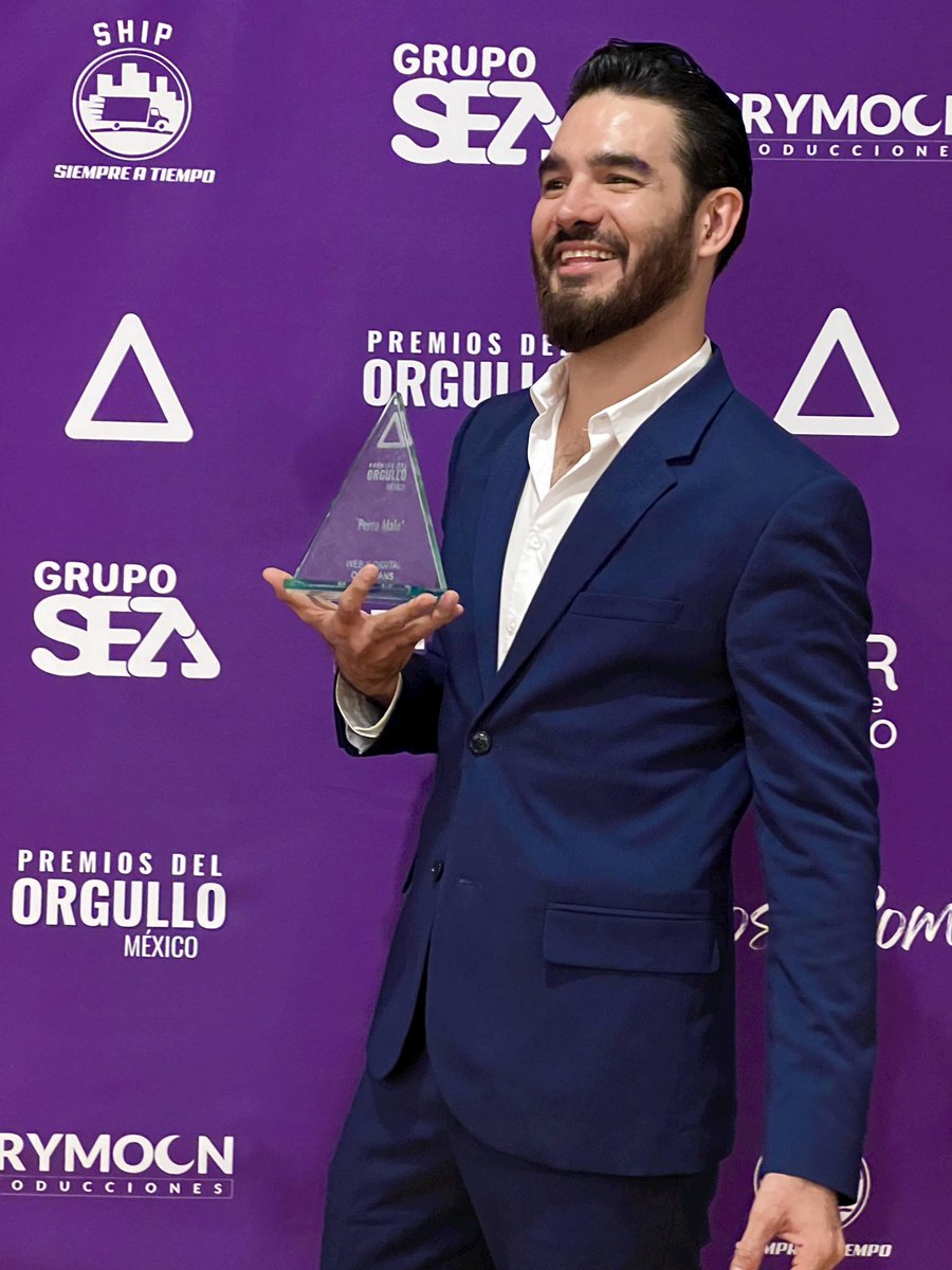 PERROMALOXXX's tweet photo. Un honor recibir el premio de la categoría Onlyfans en los Premios del Orgullo México 💜 https://t.co/trSIw1uy8O
