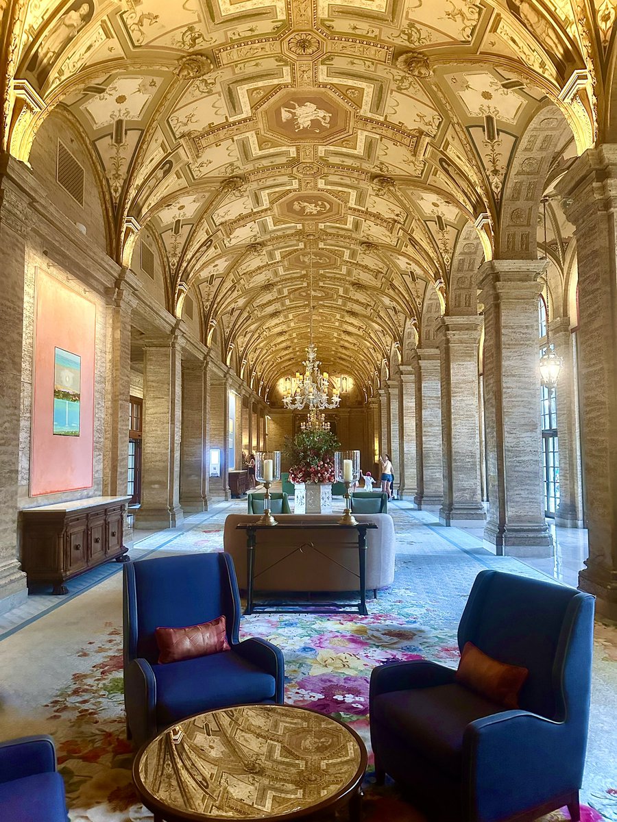 ConradMadsen's tweet image. We'll leave the light on for ya....

#thebreakers #palmbeach