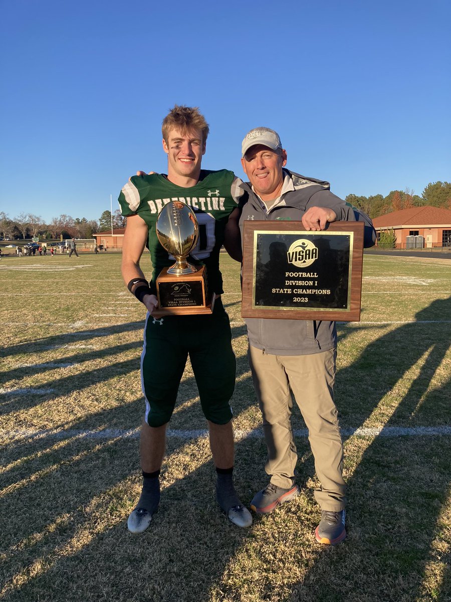 loganparrish_14's tweet photo. State champs‼️ @KurtvonBargen @CoachRashad804 https://t.co/8N7LVtPMp8