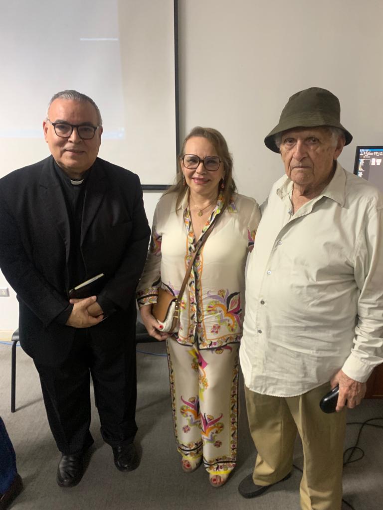 En el marco del 50 aniversario de la Escuela de Trabajo Social, la decana de la <a href="/fcjpluz/">FCJPLUZ</a> de LUZ,  <a href="/Dianajromero/">Diana Romero La Rocha</a>, dio inicio este #20nov al ciclo de foros académicos sobre los Fundamentos Filosóficos y Programáticos de la Universidad de Hoy y Mañana