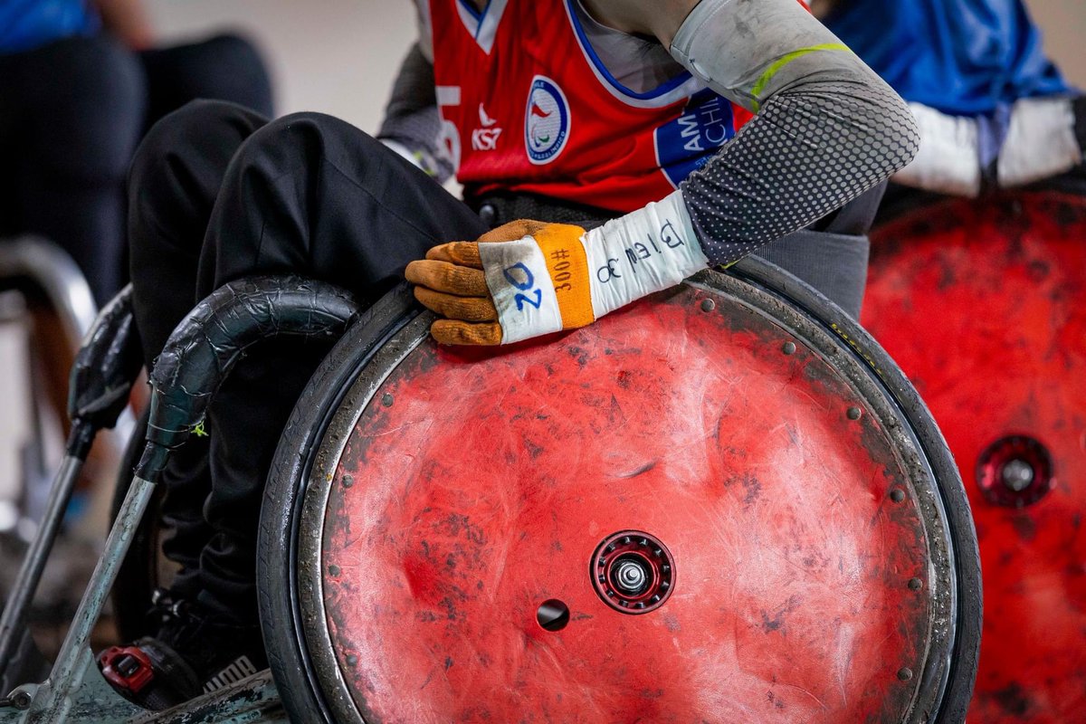 ClaudiaPizarro's tweet photo. Desde la población San Ricardo de La Pintana a la Selección Chilena de Rugby Adaptado: Acompañamos a Jonathan Flores en todas sus contiendas de los #Parapanamericanos @santiago2023. Qué lección de compromiso nos dan estos corajudos deportistas! 🧵 https://t.co/C18c2c5bqm