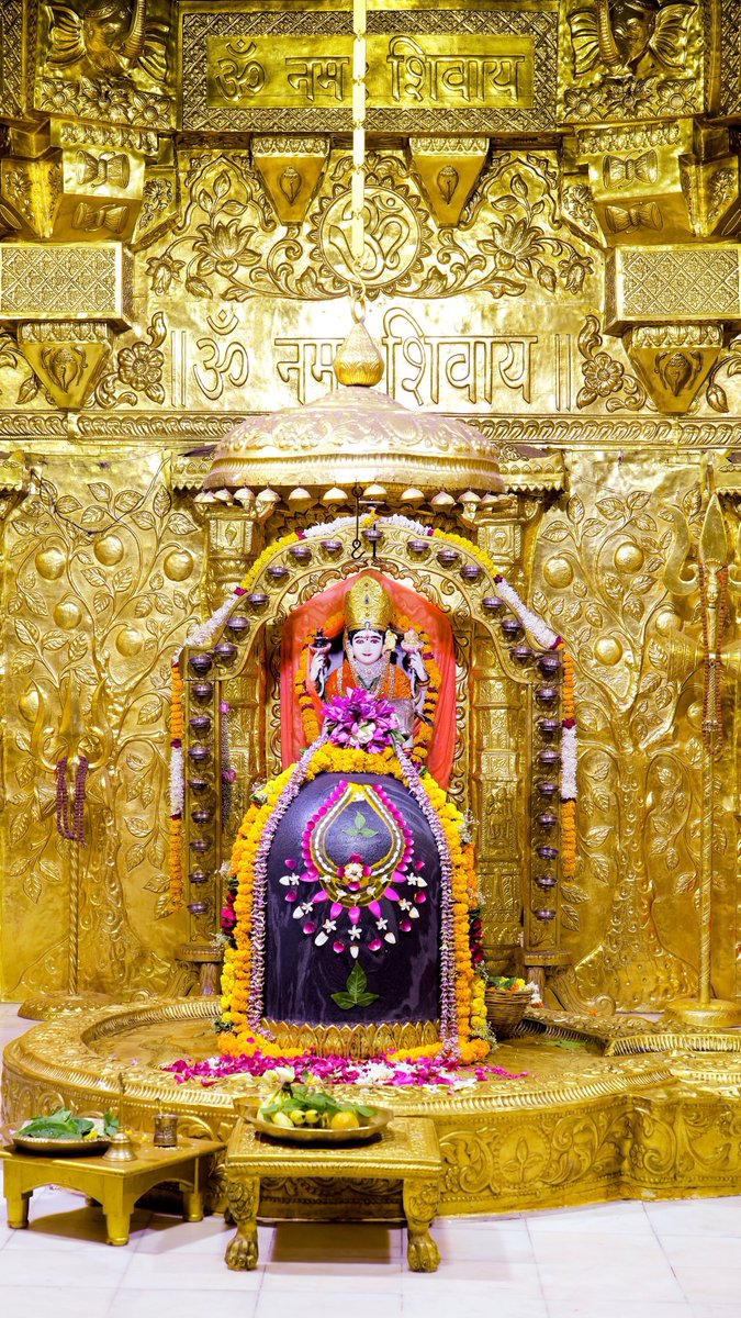12Jyotirling's tweet photo. श्री सोमनाथ ज्योतिर्लिंग जी के आज के  मंगला शृंगार आरती दिव्य दर्शन 21.11.2023 https://t.co/KWfB0jrHOa