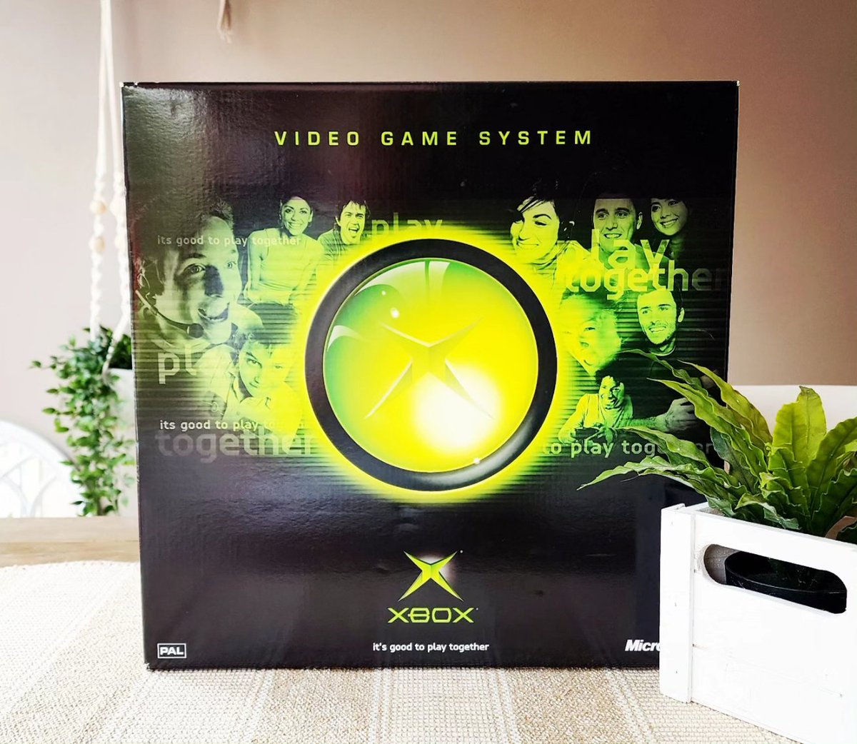tufsig_collects's tweet photo. #weekofxbox is underway and I've seen so many awesome posts already 💚
Here is a sealed original Xbox from 2004, sealed for now!
I plan on opening this up later this week to celebrate 22 years of team green 💚
@XboxANZ @Xbox #XboxShare #originalxbox #Xbox #unboxing https://t.co/WNzgsaidlB
