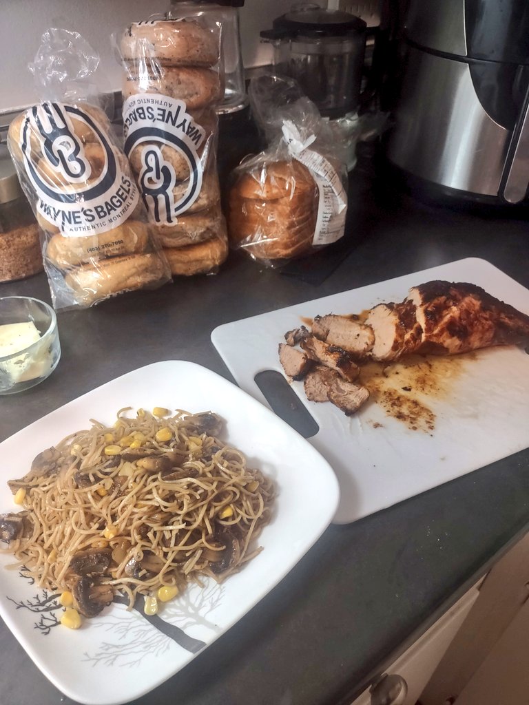 yycbikeguy's tweet image. BBQ pork tenderloin chow mein.  Real simple recipe... you start by marinating the pork for about 3 days..... #topsecret  Bon appetit!   #eatin #Foodie #noodlin #steam #sizzle