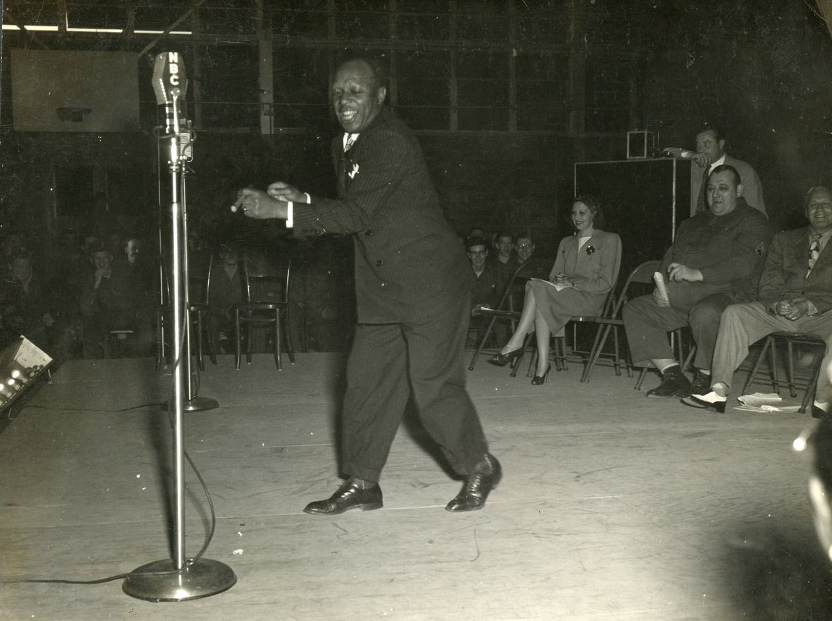 edpage5000's tweet photo. Listen: Jack Benny and Eddie “Rochester Van Jones” Anderson guest-star in this episode of the radio show “Jubilee,” from November 20, 1944: https://t.co/tF4lgJGgzb https://t.co/yui8Msv8Ti