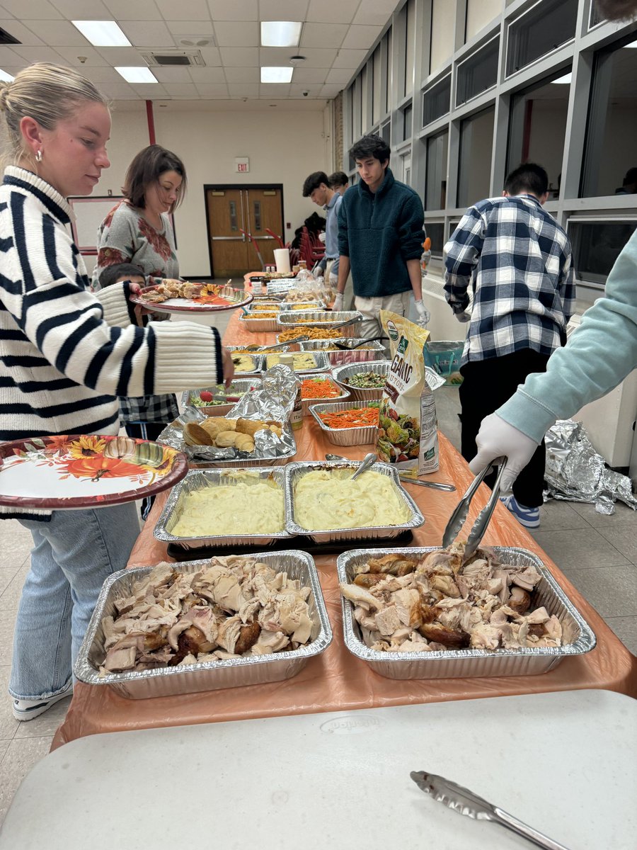 Mr_KJackson's tweet image. Kudos to @OceanDeca for orchestrating a fantastic Friendsgiving event! 🌟🦃 Your hard work and enthusiasm created a memorable gathering amongst your club! Thanks for the invite! #SpartanLegacy