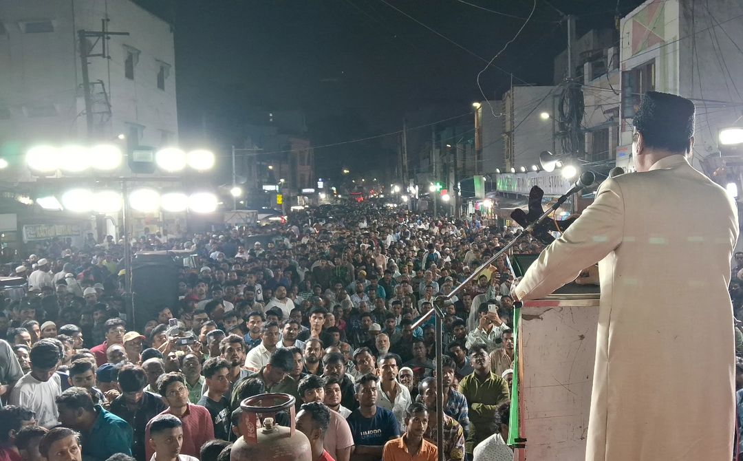 RayanEhtasham's tweet photo. A huge crowd has been seen at Bada Bazar X road, In the favour of @amjedmbt MLA candidate from Yakutpura-68 assembly election, @MBTparty president Majeed ullah khan also addresses the gathering.
Don't forget to cast a vote in favour of @amjedmbt
 #voteformbt
#voteforcylinder https://t.co/yKR931toPp