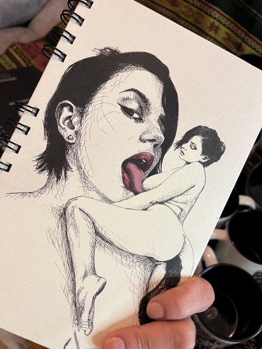 Hay unas cositas de merch que me quedaron. Tazas y libretas, con postales y stickers ❤️ son poquitas