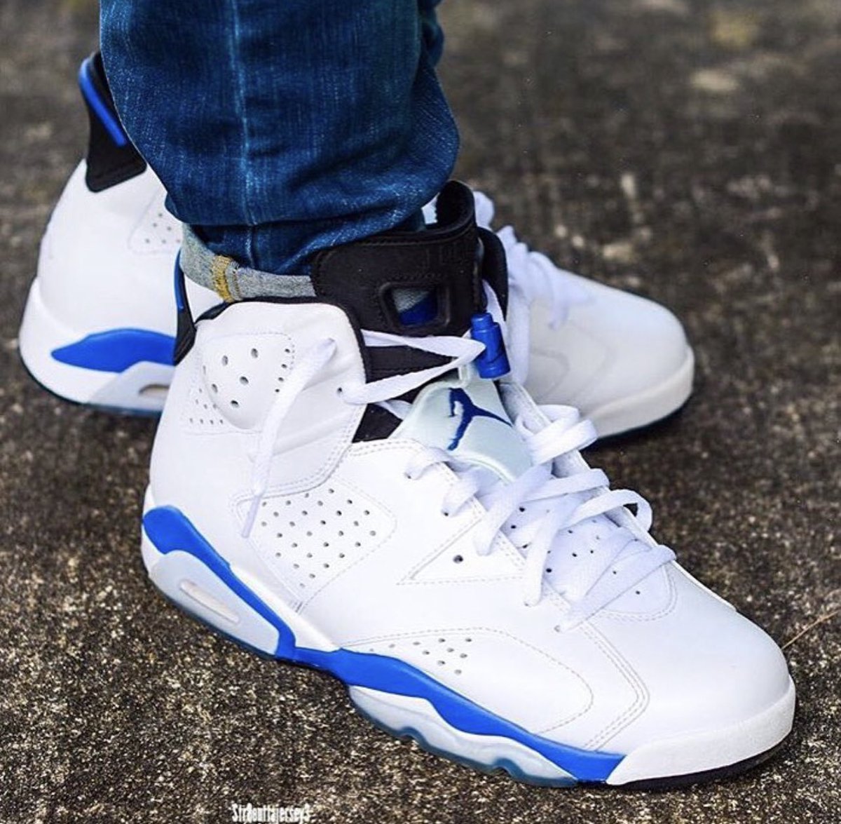 SneakerPics23's tweet photo. Sport Blue 6’s https://t.co/FcRt8RTeHn