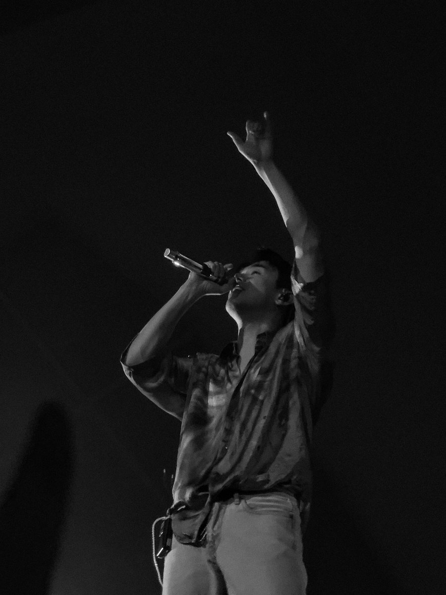 oqueaisadora's tweet photo. I wait this for so long, I ask this concert 68 times (I count it all the tweets) and was more incredible than I imagined. Thank you, you're so kind, so talent, love you.

Please come back soon, okay? Brasil loves you so much

@ericnamofficial #houseonahilltour #ericnam https://t.co/3ZSkpQzy43
