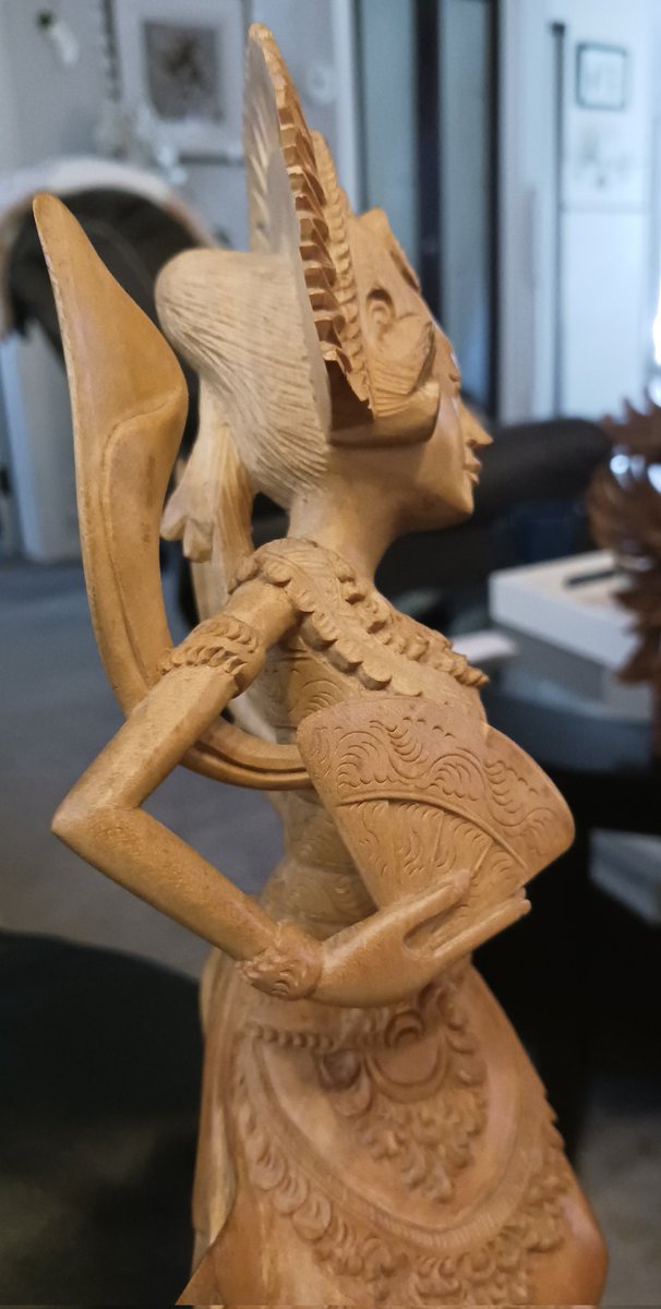 jarroyo765's tweet photo. Wood sculpture I love it... To marvel at their beauty. 🙂 #wood #art #sculpture https://t.co/f2hBTf78Gl