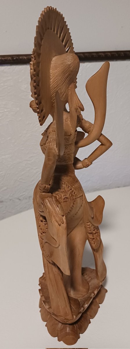 jarroyo765's tweet photo. Wood sculpture I love it... To marvel at their beauty. 🙂 #wood #art #sculpture https://t.co/f2hBTf78Gl