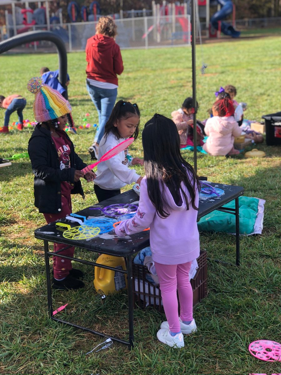 LPESKTEAM's tweet photo. Today our Pre-K and K classes enjoyed an on-site “ field trip” brought to us by Pure Play Every Day!  The children had a blast. https://t.co/GbcSuDLvZK