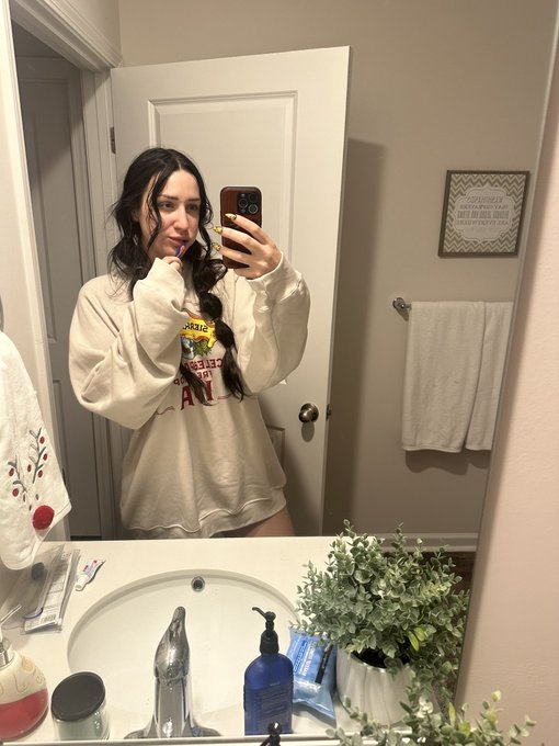 Would you go on a date with me? Yes or no   🥹 https://t.co/mw9i33krKV
