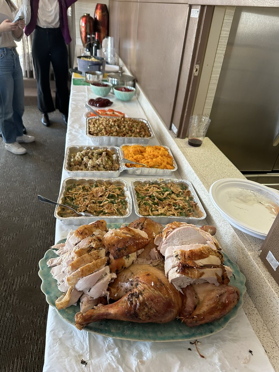 Teams that eat together 🙏🏼 … #Labsgiving #Grateful #LundLab