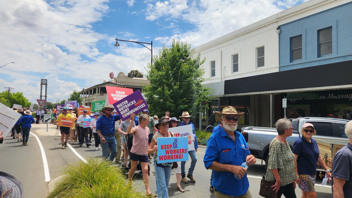 Great community roll-up at Deniliquin with a clear message for @AlboMP & @tanya_plibersek #SayNoToWaterBuybacks There are better ways to finish the #MurrayDarling Basin Plan that don't decimate our #Communities. @JacquiLambie @DavidPocock @PerinDavey @TammyTyrrell_