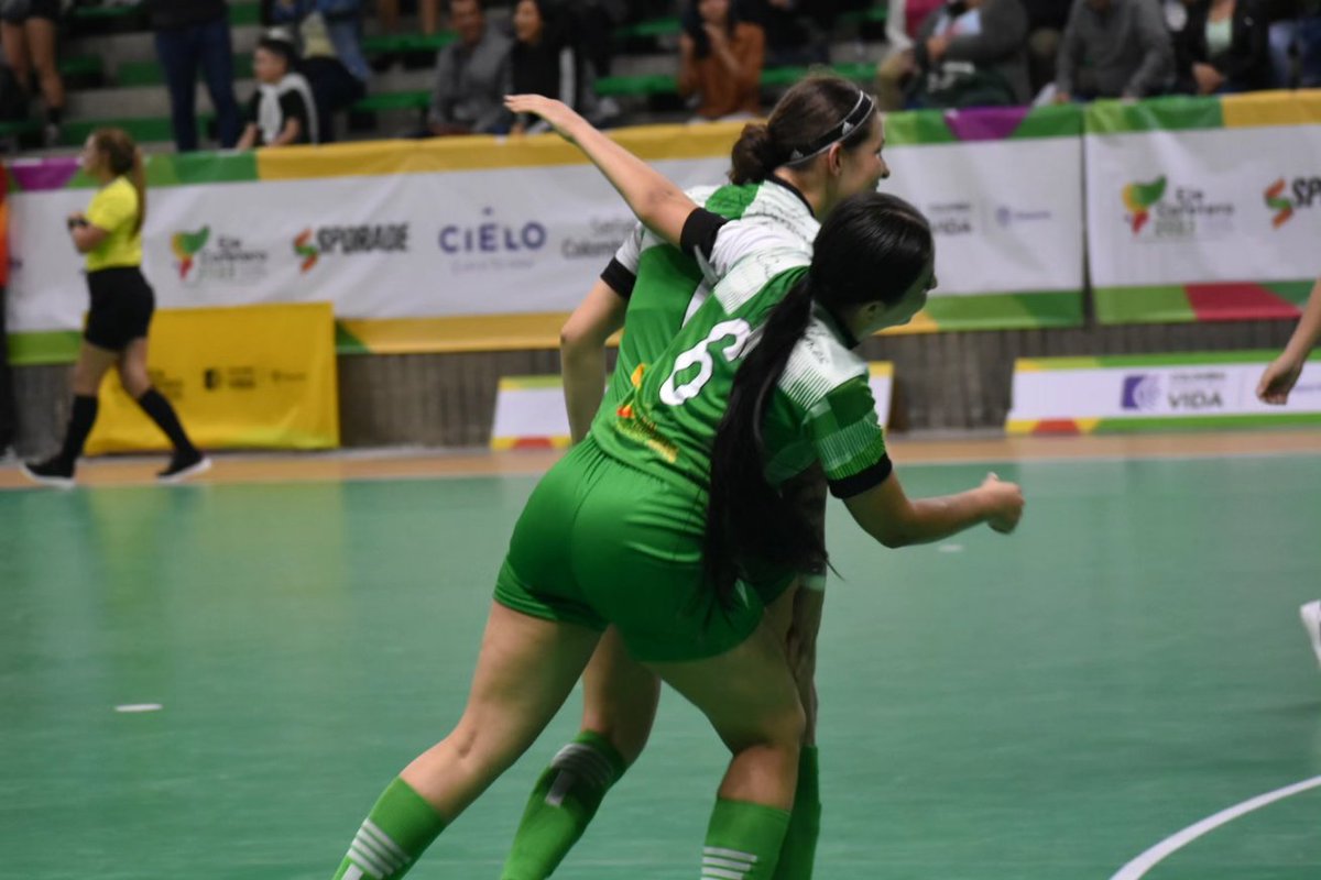 Dale, Risaralda 💚 🤍

Nuestra Selección Risaralda de Fútbol Sala Femenina cayó 3-1 contra Antioquia.

#TodosSomosRisaralda
@rda_casta_campeones