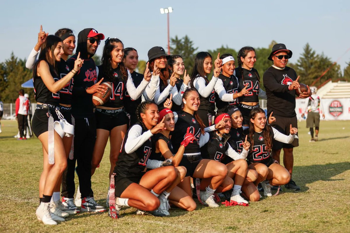 LFA_Mex's tweet photo. #AficiónLFA #FlagFootballNews
.
Felicitamos a Linces UVM Sur por ser las campeonas en la rama femenil del décimo Nacional de Flag Football. 

¿A cuántas de las jugadoras veremos próximamente en la Liga de Flag Femenil LFA?

📷: @imagenshop1
.
#SigueLaLFA #LFA2024 #MásLFA #FlagLFA https://t.co/7KiRBRWnYp