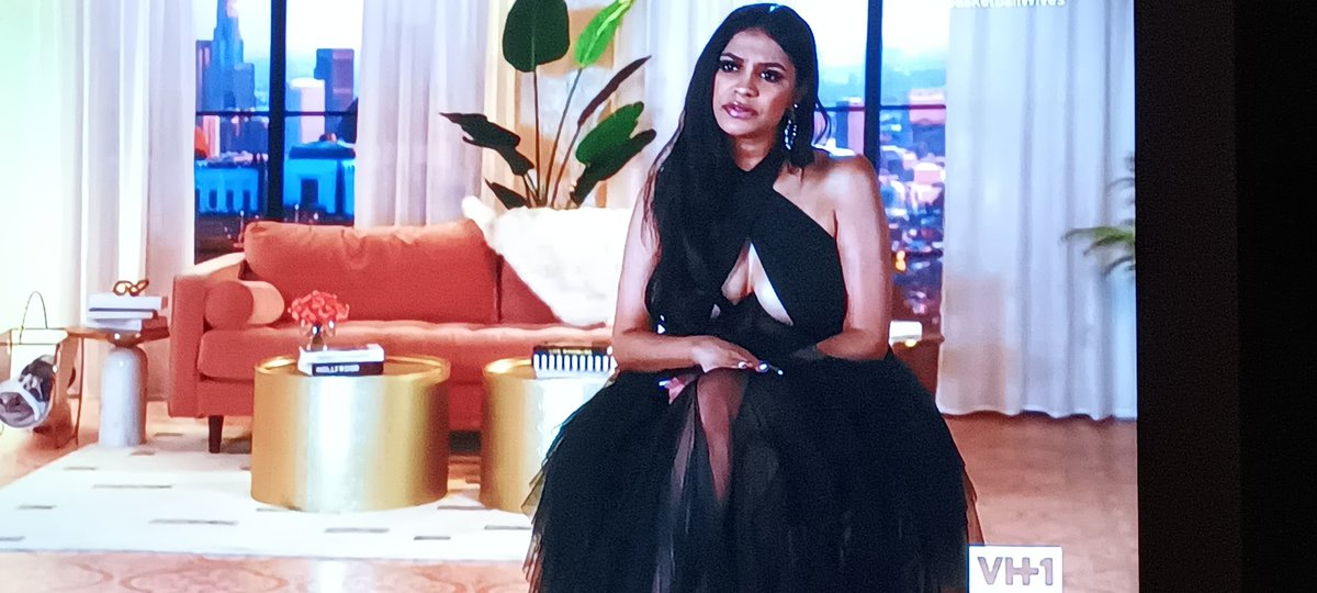 SNunurbizness's tweet photo. Someone @EvelynLozada @BasketballWives @iamjennifer, GET SHAUNIE on the phone and get this scan, off the show. She makes excuses, throws shade and CREATES drama, because she's insecure!! #girlbye #angryelf #ratchet #hoodratbehavior #nocap https://t.co/rI2vqAxe66