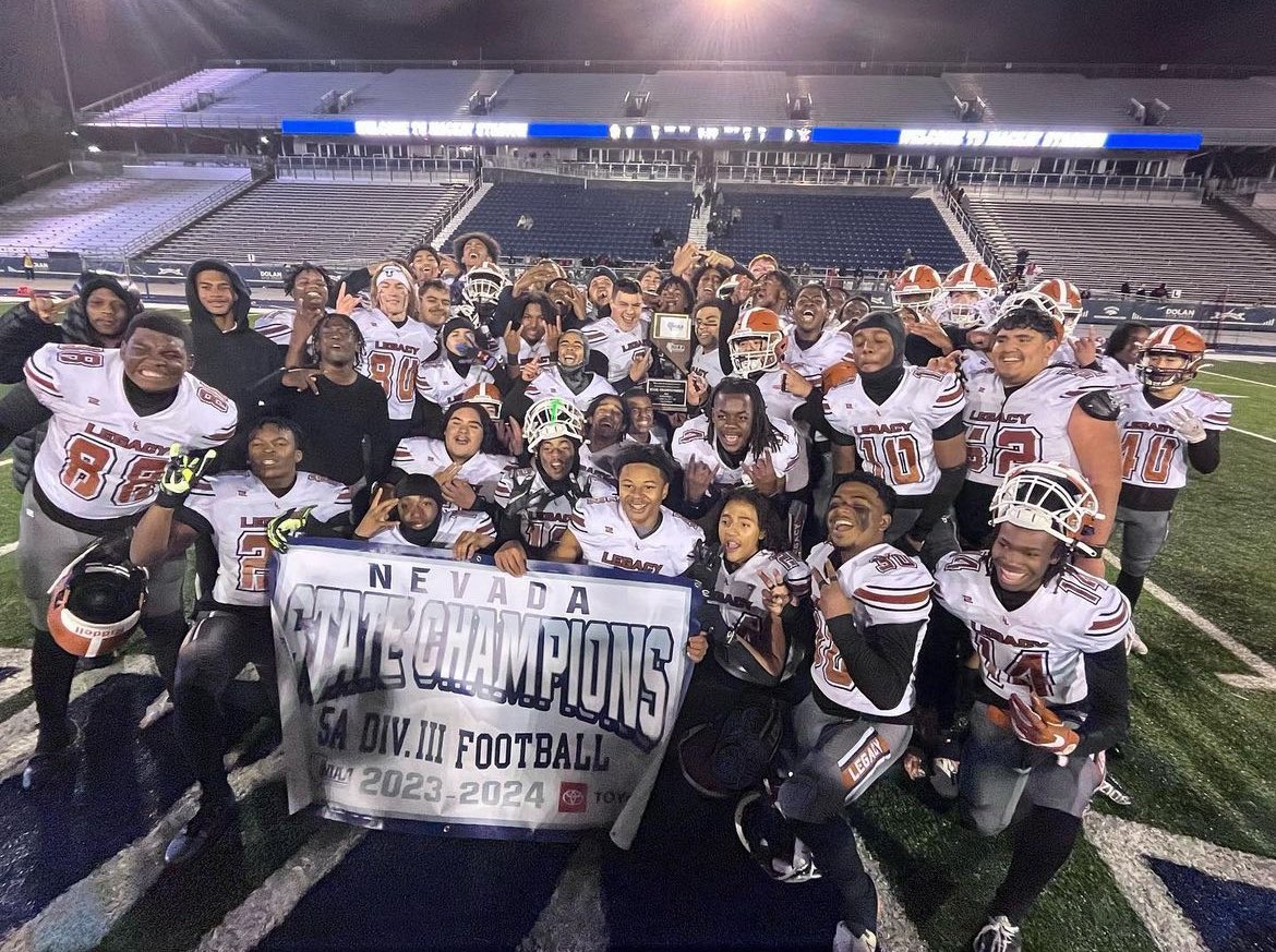 AKA_jay11's tweet photo. I’m proud to announce that our team has won a the State Championship!The countless hours of hard work, dedication, and determination has paid off. Thank you to our amazing coaches,and the entire community for standing by us throughout this remarkable journey.#DUBBMODE #FTFA https://t.co/RU8F9bgIqw