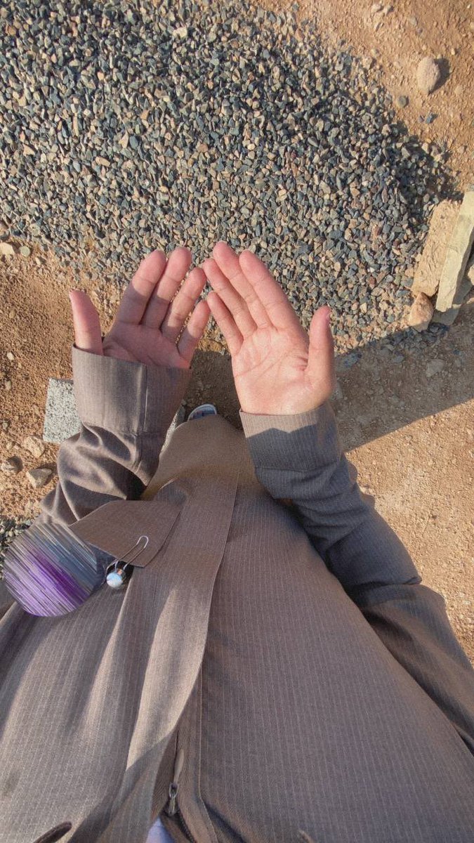 w_1q7's tweet photo. اللهُم ارحم من لا شمس تُشرق عليهم ولا قمر يُضيء عتمتهم، اللهُم أنر قبورهم و أسقهم بفيضٍ من جنتك يارب العالمين https://t.co/TXlSY9npQG
