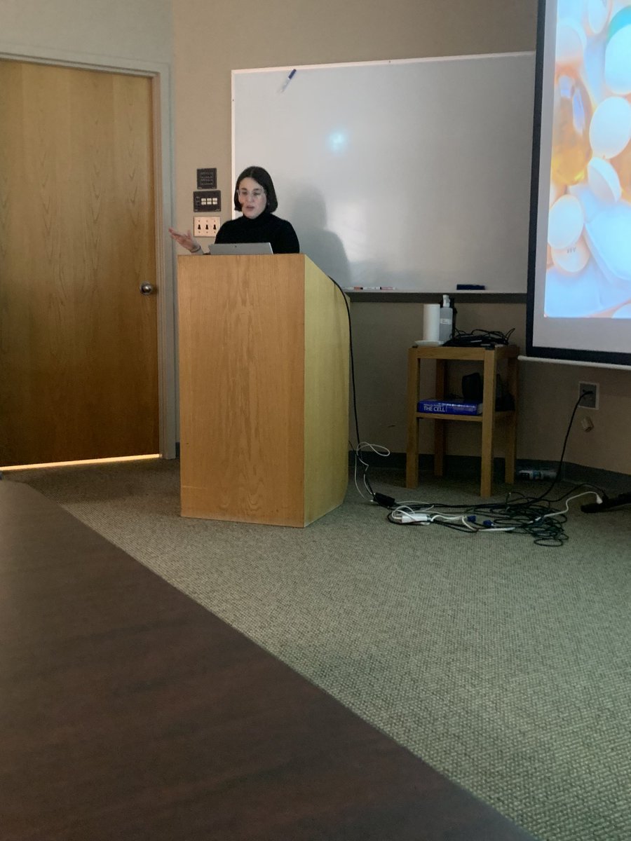 Had so much fun talking to PhD students at @PCPRpgh today-@PittCHAMPP’s sister center just down the street! So lucky to have strong basic AND clinical pain research at Pitt. @Goldpainlab