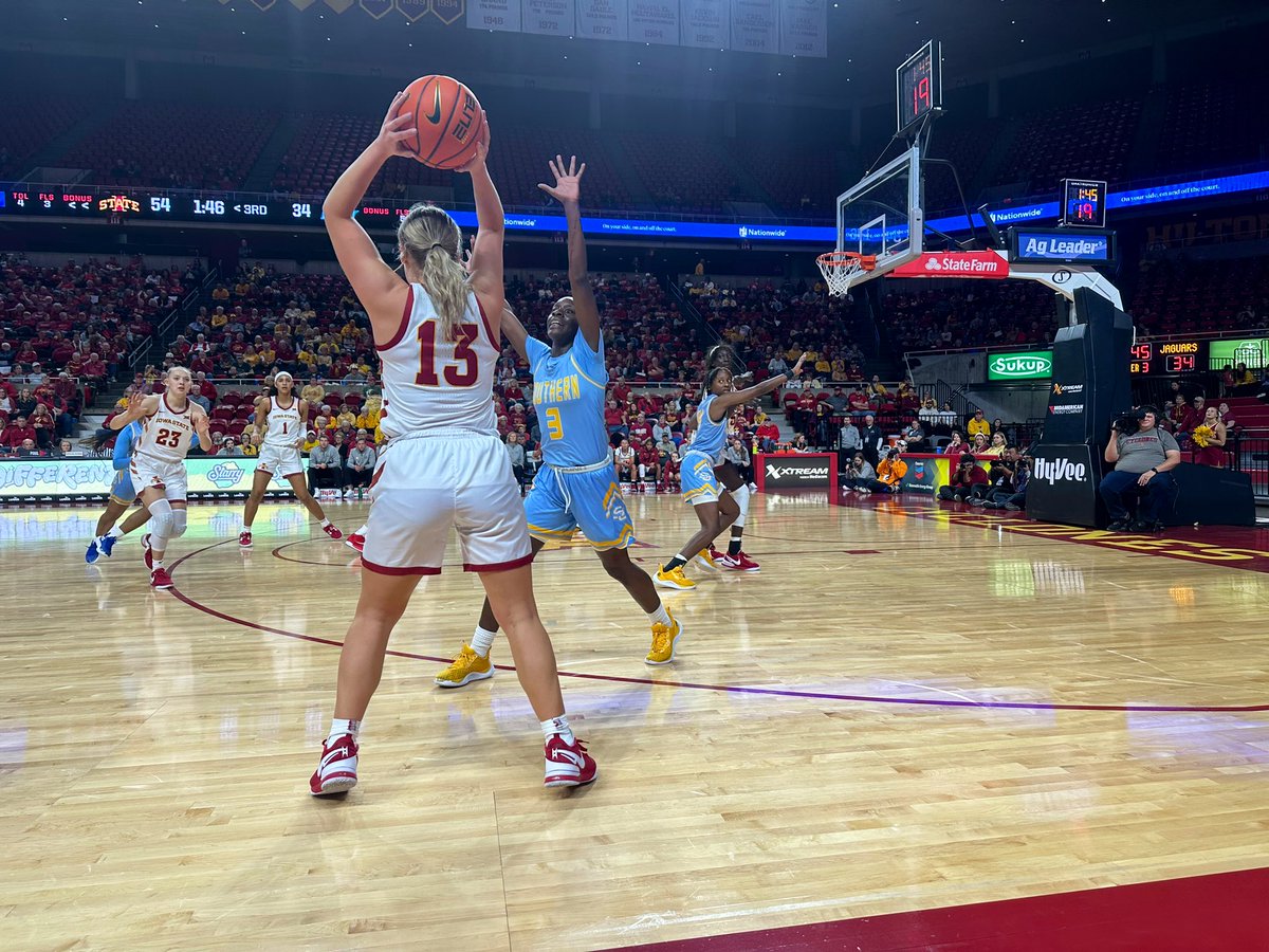 It’s hard to explain how special Ames is until you’re a part of it &amp; experience it first hand. These people &amp; this place are as great as they come.💛❤️

Shop all day✅

Walk campus✅

Catch up w/ head football coach, Coach Campbell✅

Floor seats at ISU women’s basketball game✅