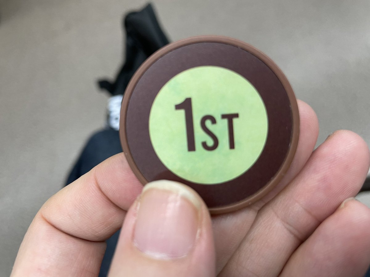 KABU_KEN65's tweet image. 【#MAKE10】
韓国版 #ツクルテン(左)
元版とは異なり、クジラとハリネズミをモチーフにデザインされた、@allotment31さんの美しいイラストが一番の魅力☆彡
ボーナス点の調整が加わり、ヴァリアントルールも収録。
得点チップ＆親マーカー付き

予約フォーム↓
forms.gle/kNh95kZJCNFyiz…
#ゲムマ2023秋