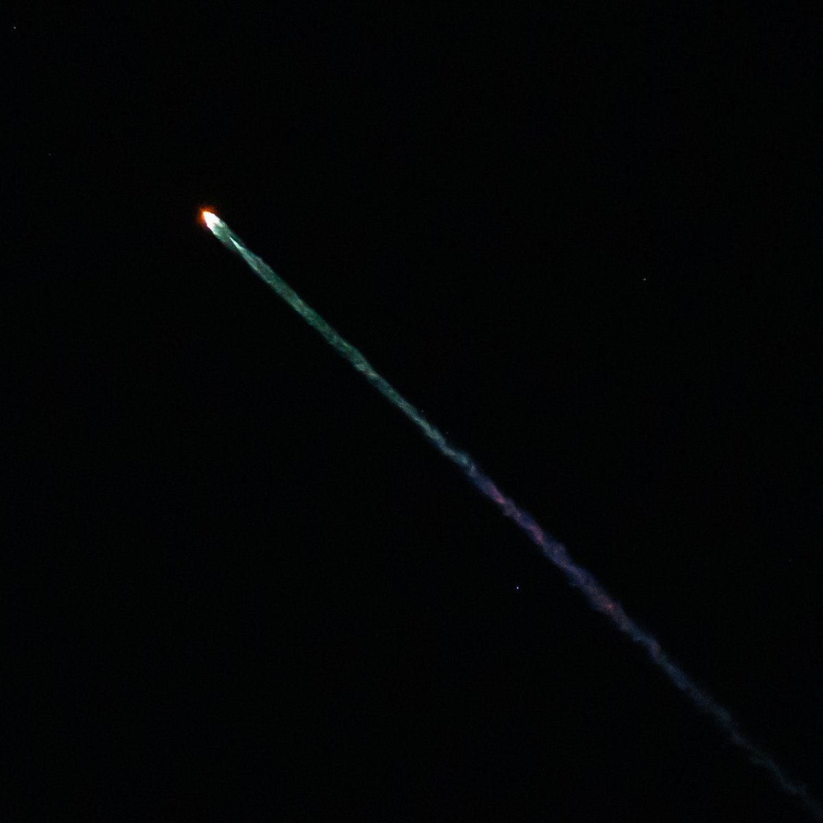 DDaugherty's tweet image. ... just happened to glance out and see it clearing the mountains from my LA costal vantage point.  I had seconds to grab a camera for a quick hand-held shot.  @SpaceX @Starlink-122 Launch from Vandenberg SFB.