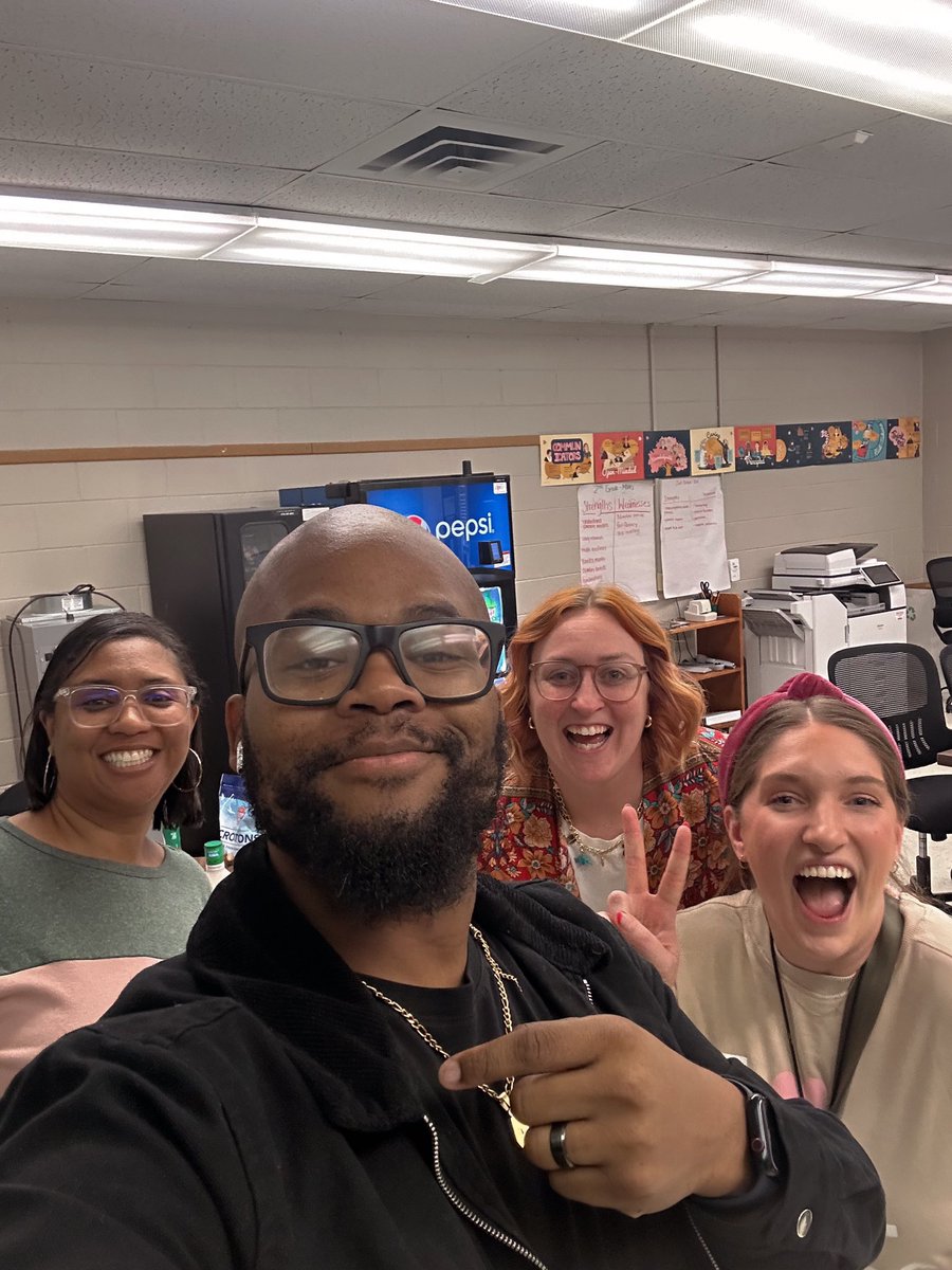 M S. V A L E N T I N E tweet media