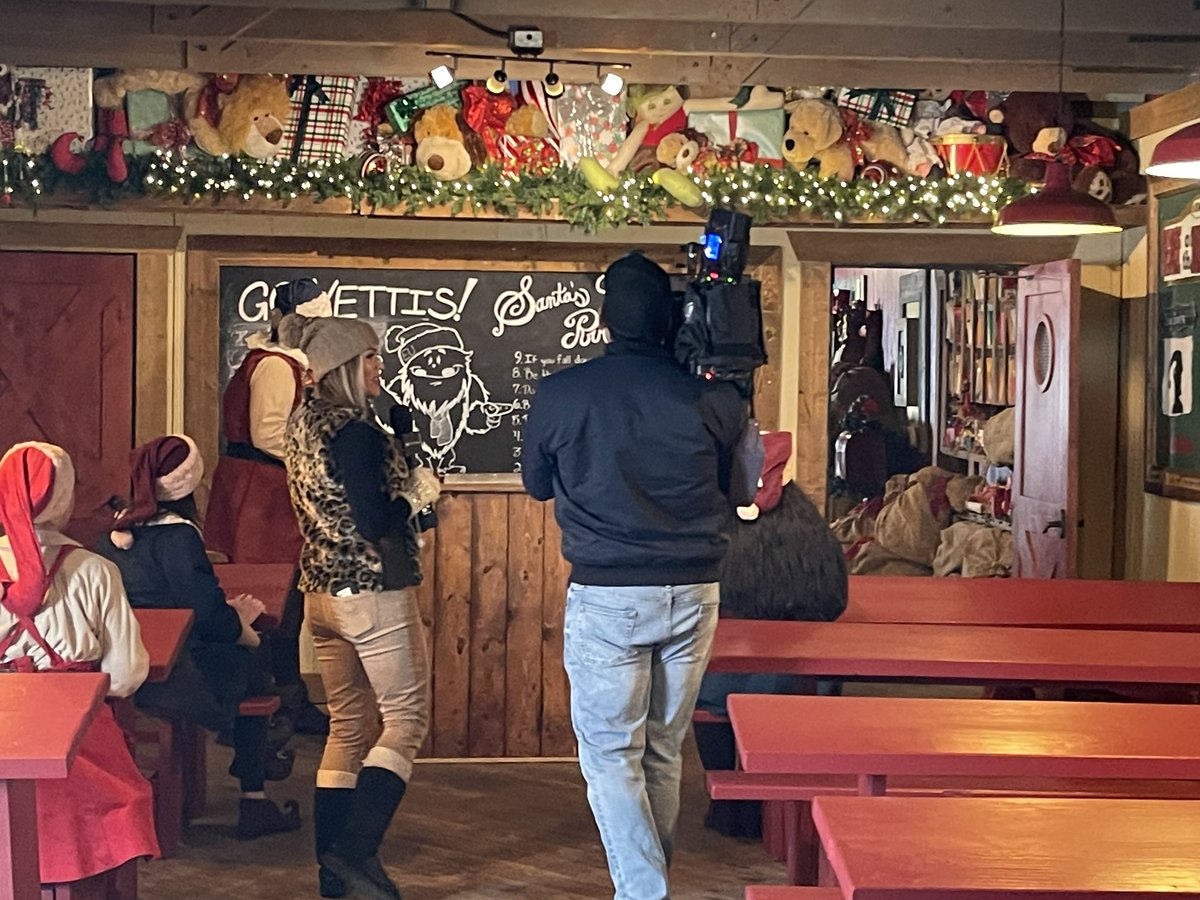 mvandy's tweet photo. Had a blast with @RachelColeTV up at the North Pole today! Catch our segment on @12news on Friday, live from @npxsanta / Santaβs Workshop. #northpoleexperience #flagstaff #npx https://t.co/Qym7csZA2W
