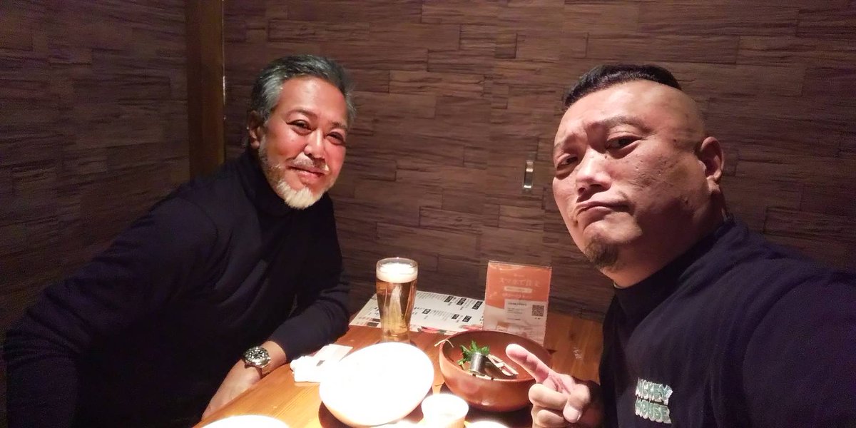angelgojyu's tweet photo. 昨日は博多から
マルが
東京に会いに来てくれたよ～！！

GUERRILLAGANGで
博多でライブした時以来だから
約５年ぶりの再会だったけど

マルがKARIOSTROで
俺がPOWER OF EMOTION時代からの
付き合いは
もう30年！！

可愛く３０周年祝いを
してきました。

#KARIOSTRO
#POWEROFEMOTION https://t.co/pzhxcWhVYy