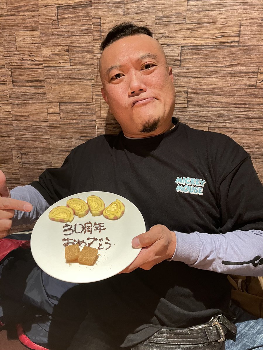 angelgojyu's tweet photo. 昨日は博多から
マルが
東京に会いに来てくれたよ～！！

GUERRILLAGANGで
博多でライブした時以来だから
約５年ぶりの再会だったけど

マルがKARIOSTROで
俺がPOWER OF EMOTION時代からの
付き合いは
もう30年！！

可愛く３０周年祝いを
してきました。

#KARIOSTRO
#POWEROFEMOTION https://t.co/pzhxcWhVYy