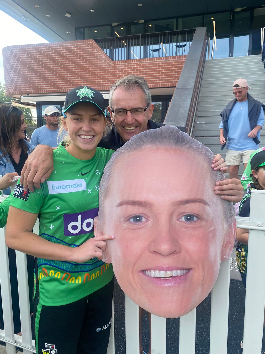 StarsBBL's tweet photo. Too good not to share 🍀

Kimmy G, her dad and a giant Kim Garth cutout post-match on Sunday 😅 https://t.co/CzPx6LfnJ9