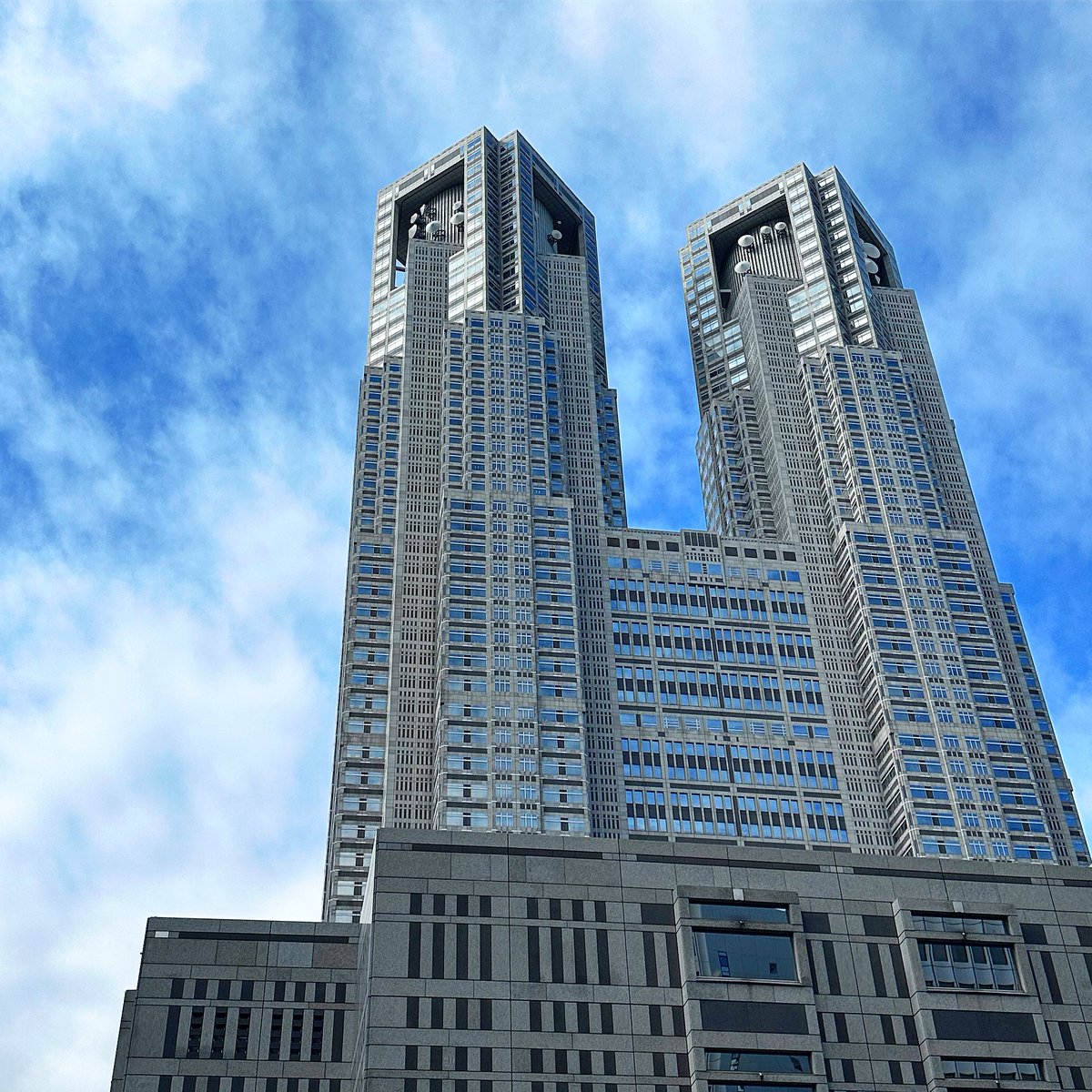 HAPPYMONDAY_'s tweet photo. お疲れ様です🙂
年明けに久しぶりの海外研修へ行けることになり、東京都庁へパスポート申請に行きました🛂
この場所で沢山のトランシーバーやIP無線機をご利用いただいたこともありました。また是非お願いします🙏笑
#企業公式がお疲れ様を言い合う 
#企業公式相互フォロー 
#トランシーバーレンタル https://t.co/W4Jw0ktF5w