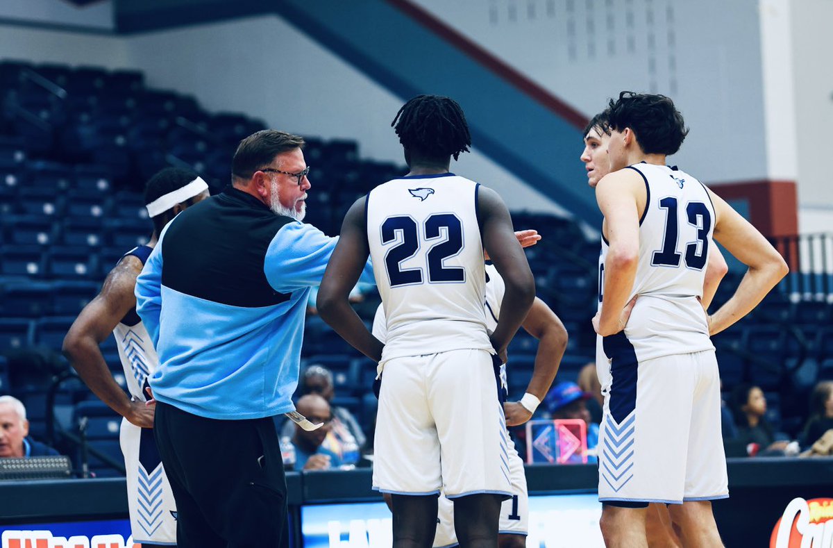 We would like to recognize and congratulate our leader and Head Coach of Lamar State Seahawk Basketball, Lance Madison - on garnering his 200th Career Victory 🎉 🐦🩵 
We appreciate you and all you do for Seahawk basketball. 🏀