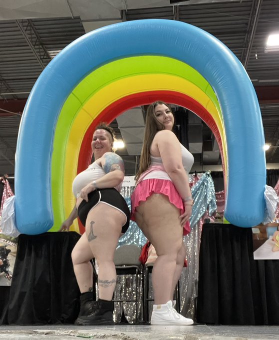 I was scrolling through my pics and realized I forgot to post these cute ass pics @Treasure_Films &amp; I