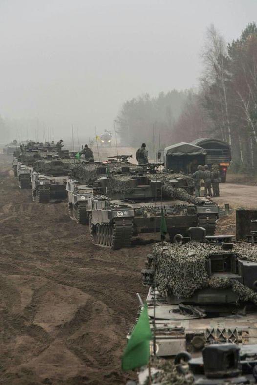 defense_civil25's tweet image. 🚨Update: Ukraine prepares for one last offensive to see if they can win more support from the West to continue the war for another year! 

Ukraine is losing support from the US Congress and the American People due to war fatigue, in a hopelessly endless and very costly war that…