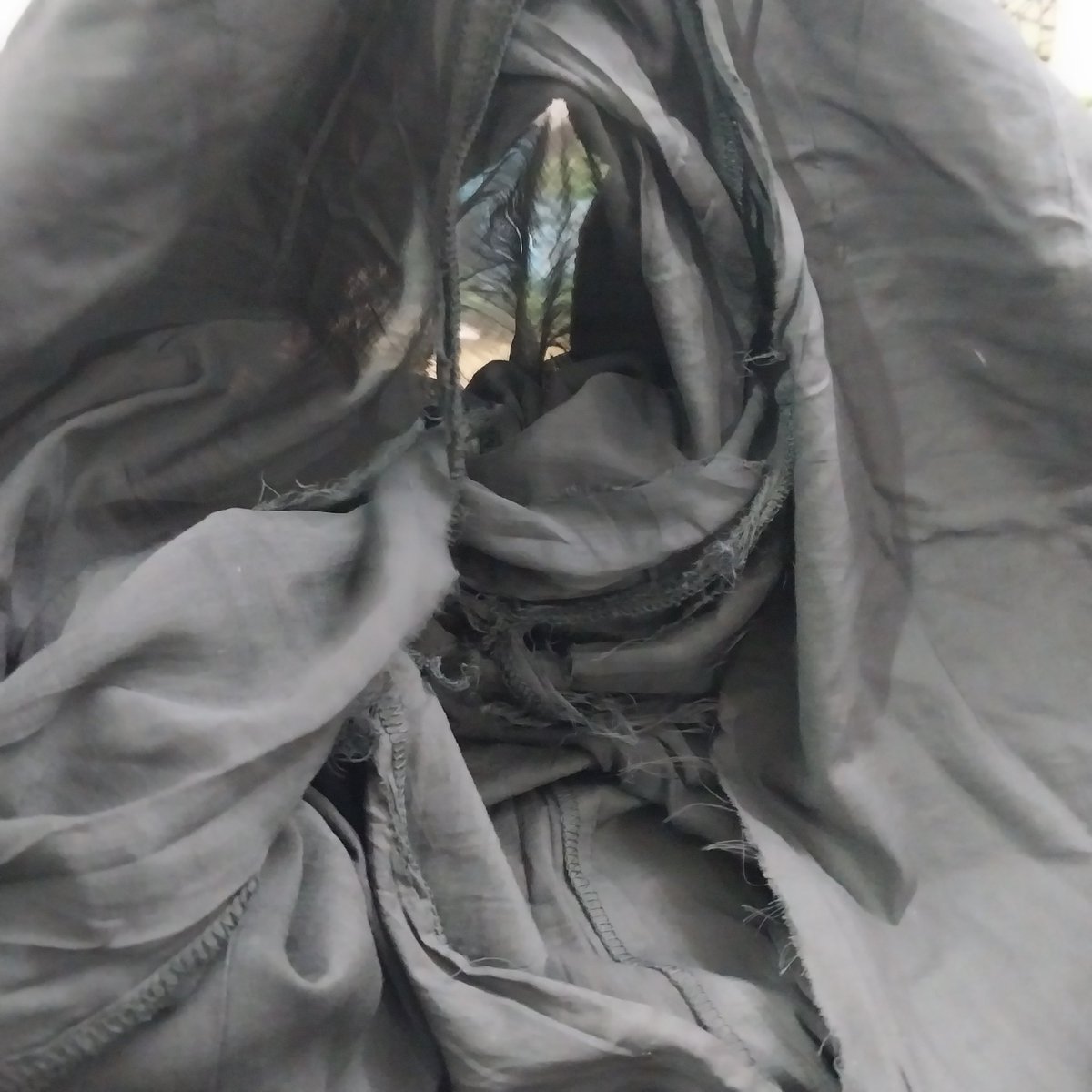 cheshtasharma3's tweet photo. I bought this yesterday from @SMARTBazaarIn and today when I took out to wear the entire cloth was torn just as I was wearing. The quality of cloth was pathetic. https://t.co/85ysQdylid