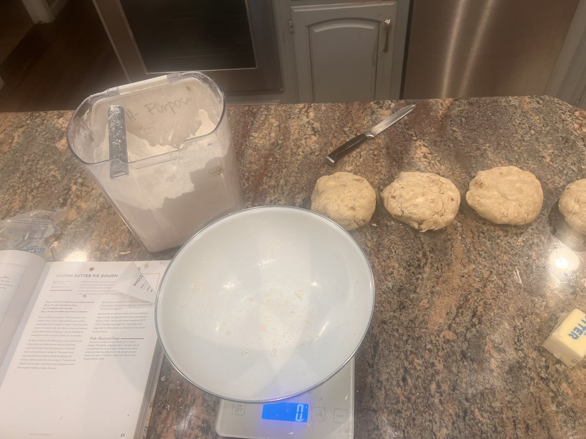 limbsalvagedr's tweet photo. i've decided if I can only pick one scent to smell forever it would be this brown butter pie dough @DejahJudelson @laurelhadley #docswhobake #thanksgivingprep https://t.co/X3suTeYeHT