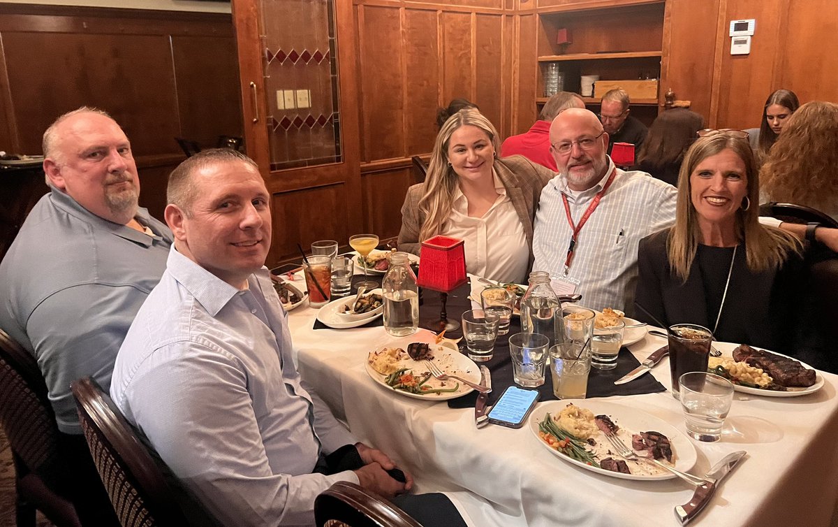 amy_linkel's tweet image. Learning together with our @switzsc team is a love of mine! Challenging each other to be better daily is such a wonderful thing! Great people. Great friends. #PacerPride #lovelearning