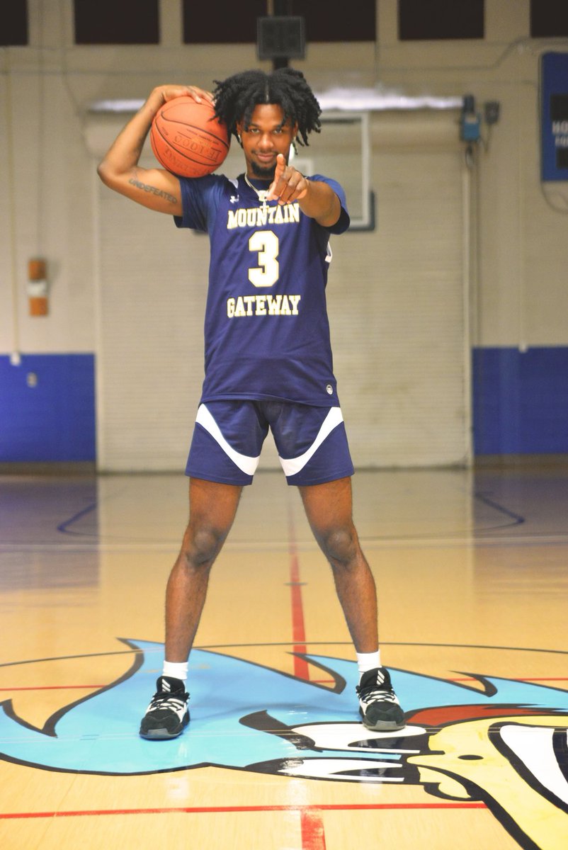 Dae-dae bowens leads all scores and rebounders with a monster game 34 points and 23 rebounds followed by Dontrel smith with 24 points and Jaden rice with a solid 9 points 11 assists and 5 rebounds to win 106 to 98 and head into the Thanksgiving break 5-2. GO ROADRUNNERS!!!!