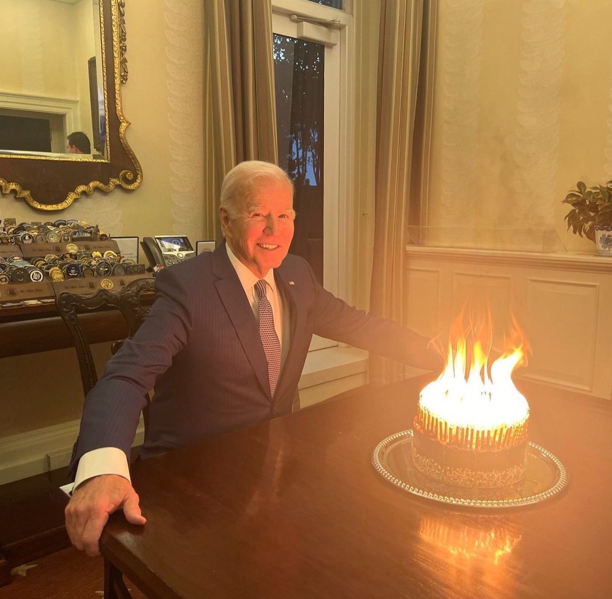 Ever wondered what 81 candles looks like on a birthday cake?