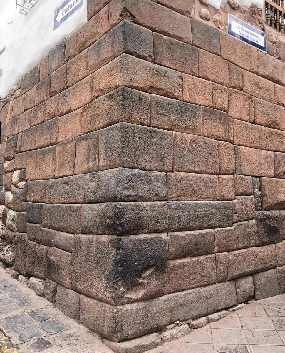 Ediciones Región. on X: "Muro inca en Cusco... Misterios Ocultos de los Incas." / X