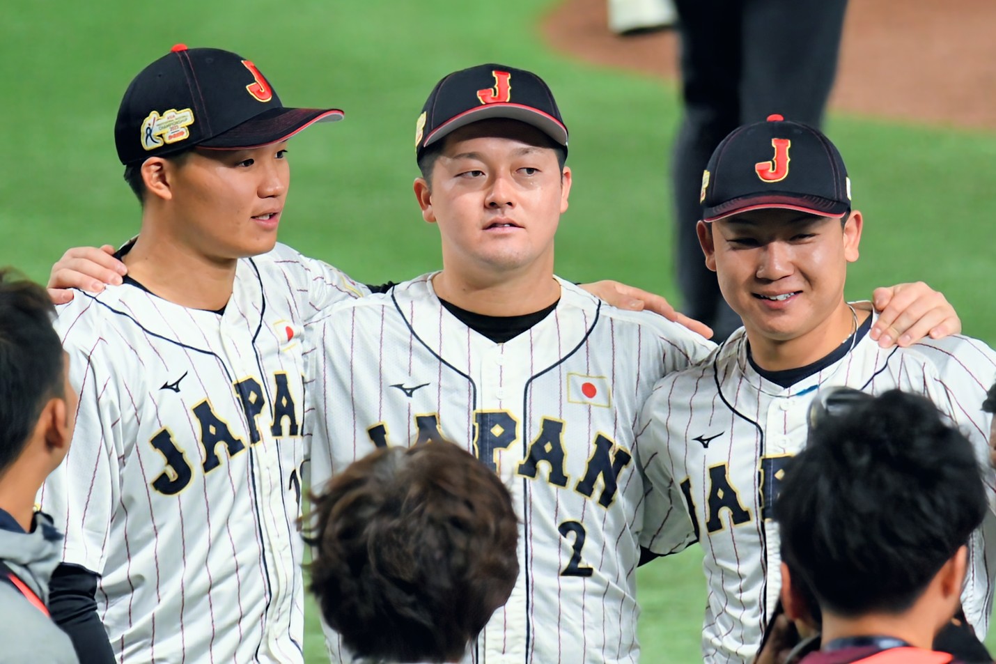 bbm おそ glory 森下翔太 牧秀悟 コンボパッチ 7枚限定 中央大学コンビ