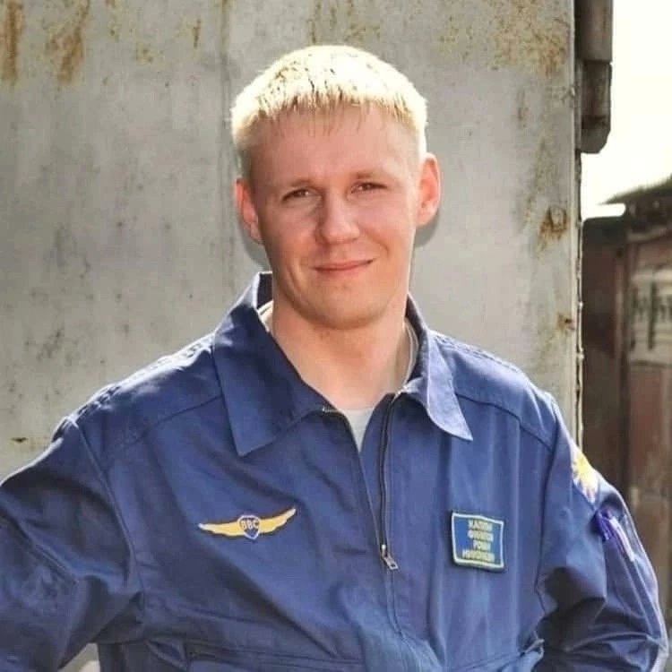 «Это вам за пацанов!» 
 
🇷🇺🕯ПАМЯТИ ГЕРОЯ РОССИЙСКОЙ ФЕДЕРАЦИИ ФИЛИПОВА РОМАНА НИКОЛАЕВИЧА. Сегодня ему исполнилось бы 39 лет....🙏