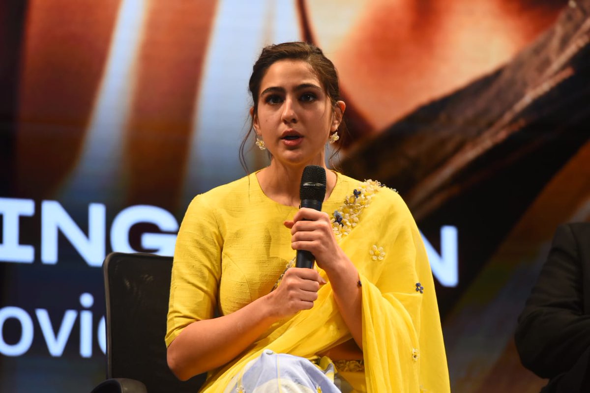 PIB_India's tweet photo. 📸Catch some glimpses from ‘In-conversation’ session on Ae Watam Mere Watan Film with eminent Indian Film Director & Producer Karan Johar, Actress Sara Ali Khan, Filmmaker Kannan Iyer, Producer Apoorva Mehta and Head of Orginals India & South- East Asia, Prime Video, Aparna Purohit

#IFFI54 #IFFI2023 #iffigoa @IFFIGoa @nfdcindia @MIB_India