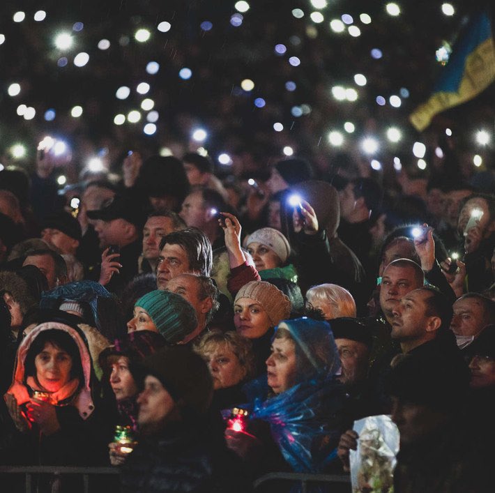 BohdanaNeborak's tweet photo. Dignity is a key concept to understand Ukraine as such.

Today's Day of Dignity and Freedom marks the will of Ukrainian civil society to stand for the democratic future of the country. That's why Ukrainians fight.

📷 Slava Ratynsky, 2013-14 https://t.co/X2bkTdIeaz