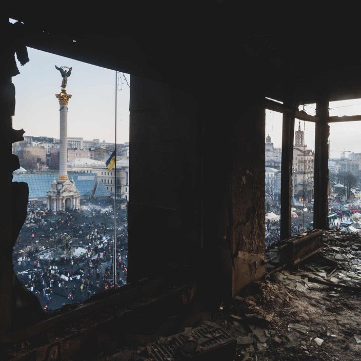 BohdanaNeborak's tweet photo. Dignity is a key concept to understand Ukraine as such.

Today's Day of Dignity and Freedom marks the will of Ukrainian civil society to stand for the democratic future of the country. That's why Ukrainians fight.

📷 Slava Ratynsky, 2013-14 https://t.co/X2bkTdIeaz